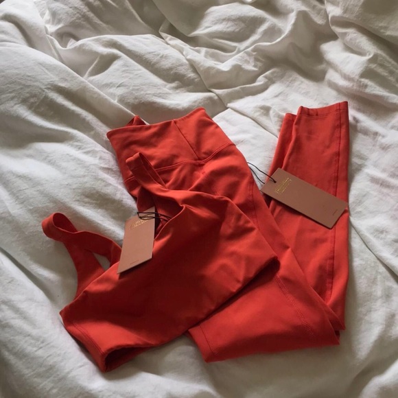 BNWT Girlfriend Collective set in Tart - Picture 2 of 4